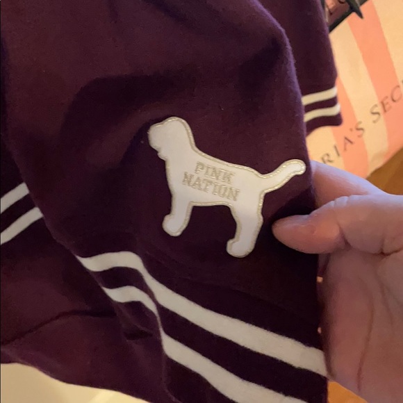 🎉💕VS PINK VARSITY HALF ZIP SWEATSHIRT SZ. L - Picture 4 of 6